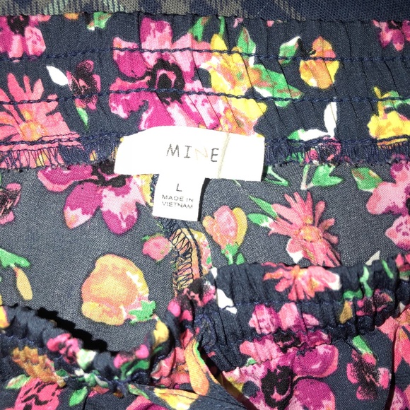 Mine brand, floral shorts, with pockets. Never wor - Picture 4 of 4